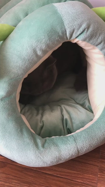 FurEverFinds™ Winter Pet Bed – Warm Comfort for Cats & Dogs